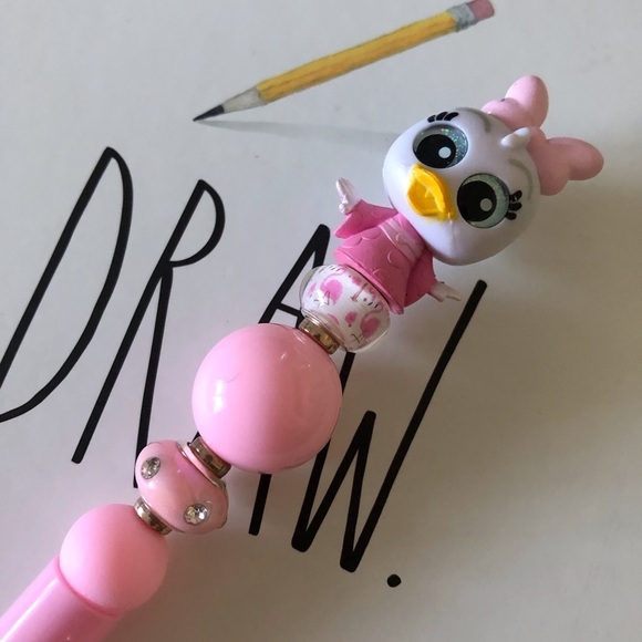 Disney Doorables: Mickey Mouse & Friends: Daisy Duck handmade beaded pen - Picture 1 of 3